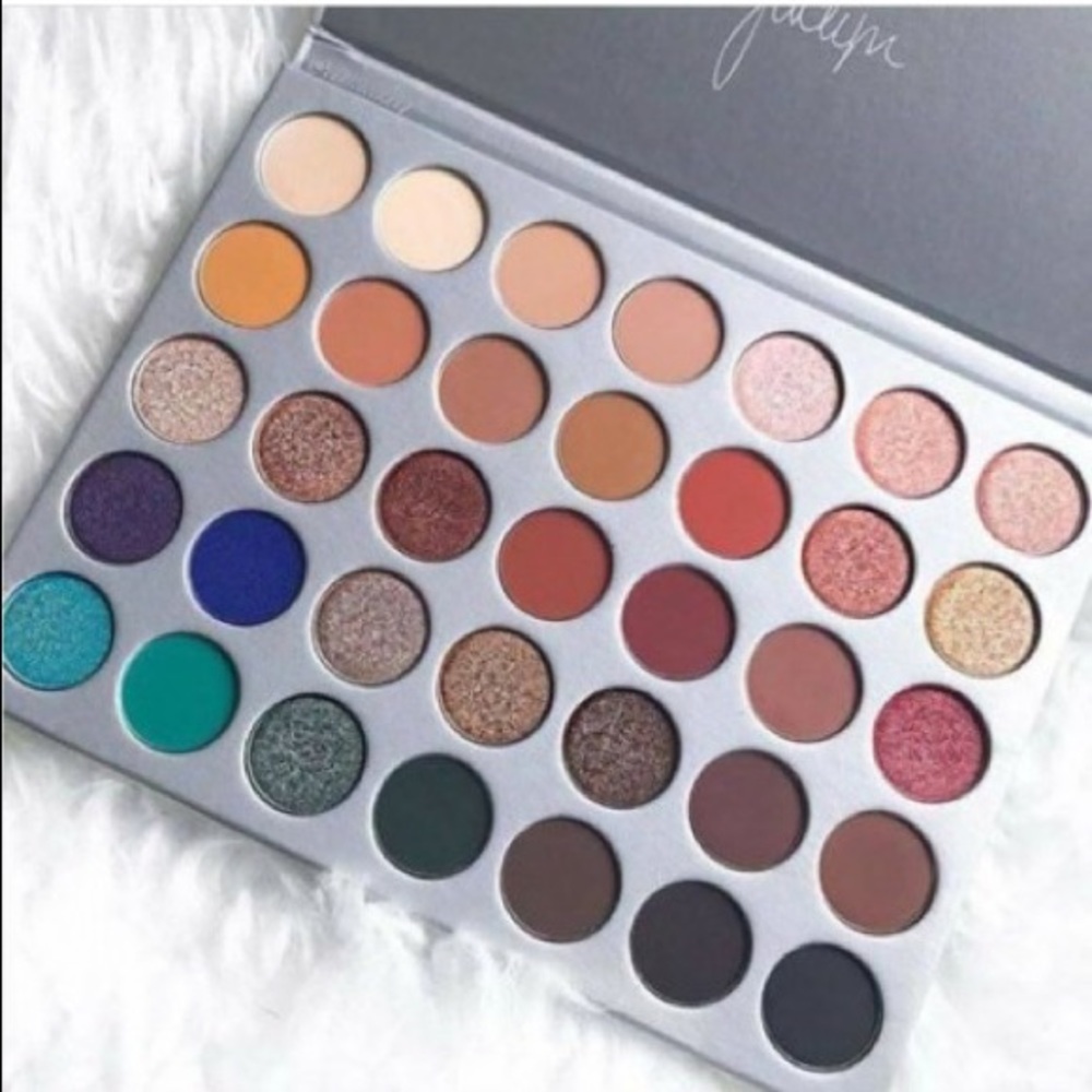 Jaclyn Hill eyeshadow palette